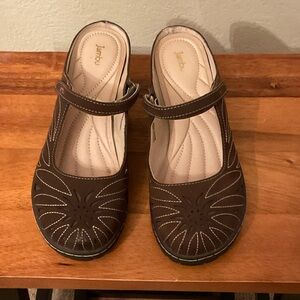 Jambu Women's Dark Brown Mary Jane with a slight heel.